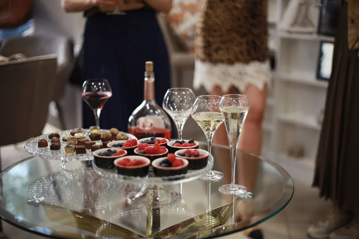 Beginner's Guide to Choosing Wedding Cake Flavors and Fillings